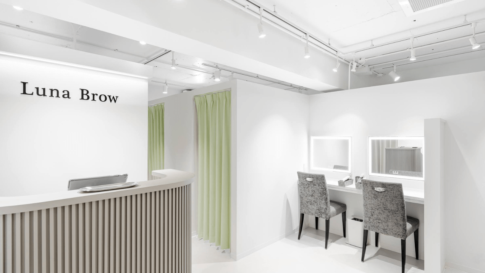 Luna Brow 心斎橋店の店内