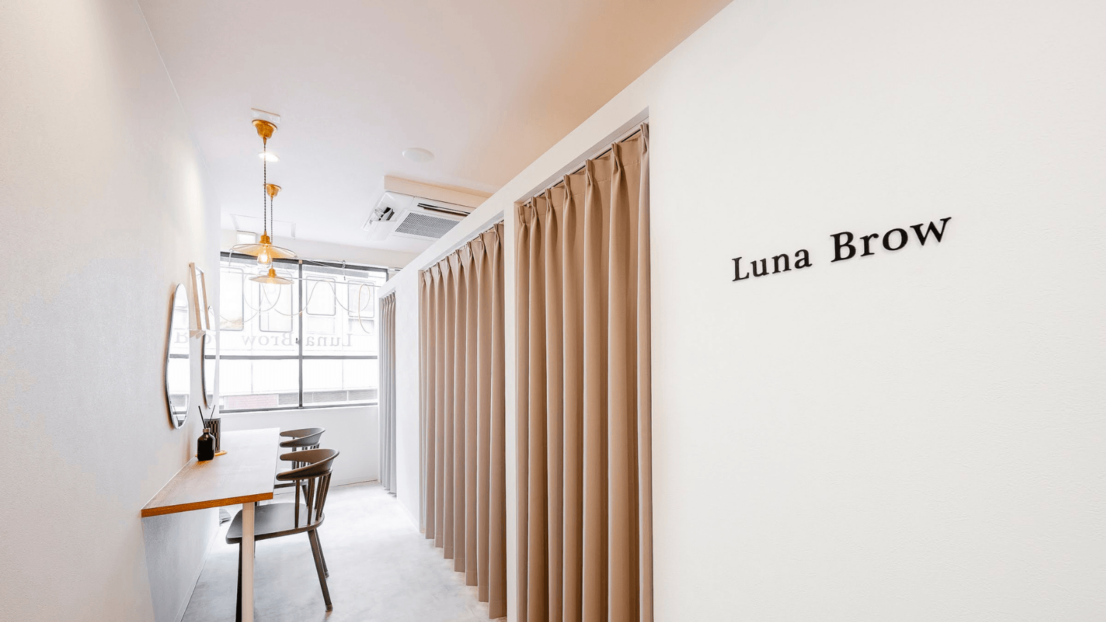 Luna Brow 心斎橋店の店内
